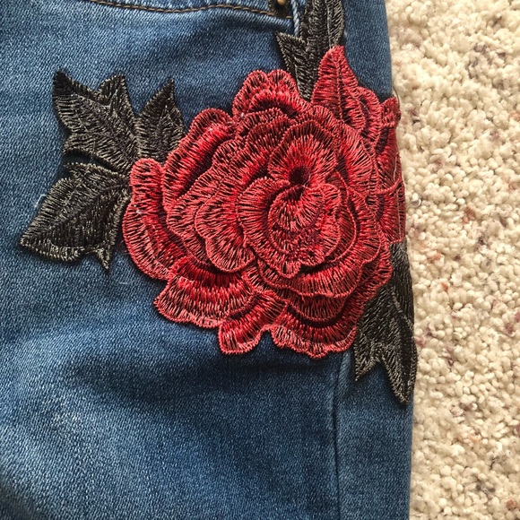 Embroidered ripped jeans - Picture 4 of 6